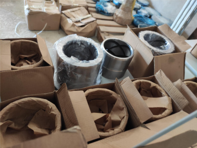 Втулка ковш - трапеция Hyundai R210/220LC-9 61Q6-04000, 61KH-83010