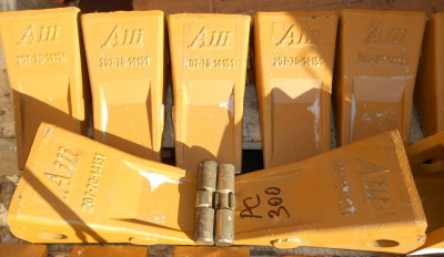 Коронка ковша Komatsu PC300 207-70-14151