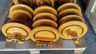 Каток опорный двубортный Caterpillar D5M LGP 124-8240, 1248240, CA1248240, 125-4170, 1254170, CA1254170