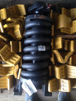 Натяжитель гусеницы Komatsu PC200-7 20Y-30-38500, 20Y-30-29100, 20Y-30-12112