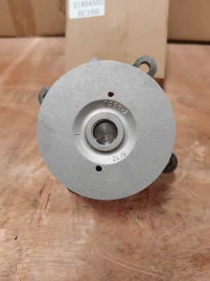 Водяной насос Volvo BL61-71, EC160-300DL 21404502, 21125771, 04258805, 02937441, 04259548, 04206613, 04205929