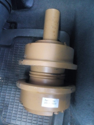 Каток поддерживающий Komatsu PC300-6 207-30-00140, 207-30-00550
