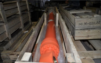 Гидроцилиндр стрелы Hitachi ZX240-3 9246748 / 9246749 / 4628626 Гидроцилиндр стрелы Hitachi ZX240-3 9246748 / 9246749 / 4628626