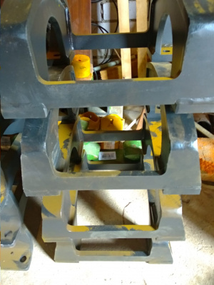 Защита опорного катка JCB JS200/220 331/22432