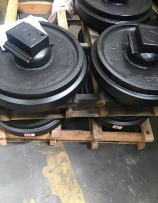 Колесо направляющее Doosan DX140LC K1018457A